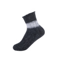 Entwerfen Sie heiß verkaufen Sie Ihre eigenen Modefrauen benutzerdefinierte Wollwintersocken